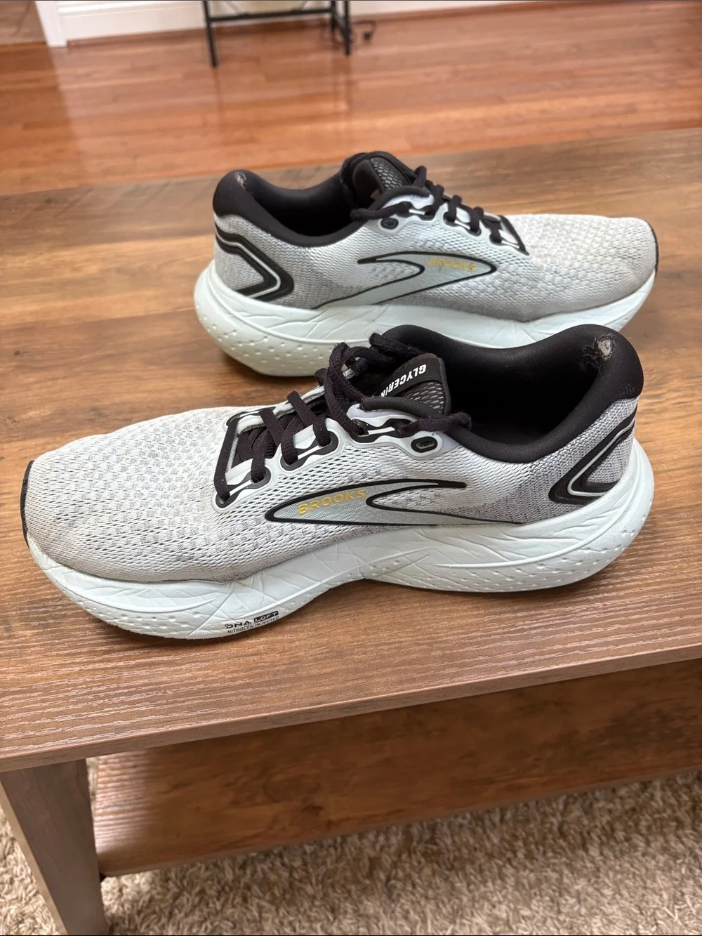Men’s Brooks Glycerin 21 Size 10 Running Shoes — Light Blue with Black Accents
